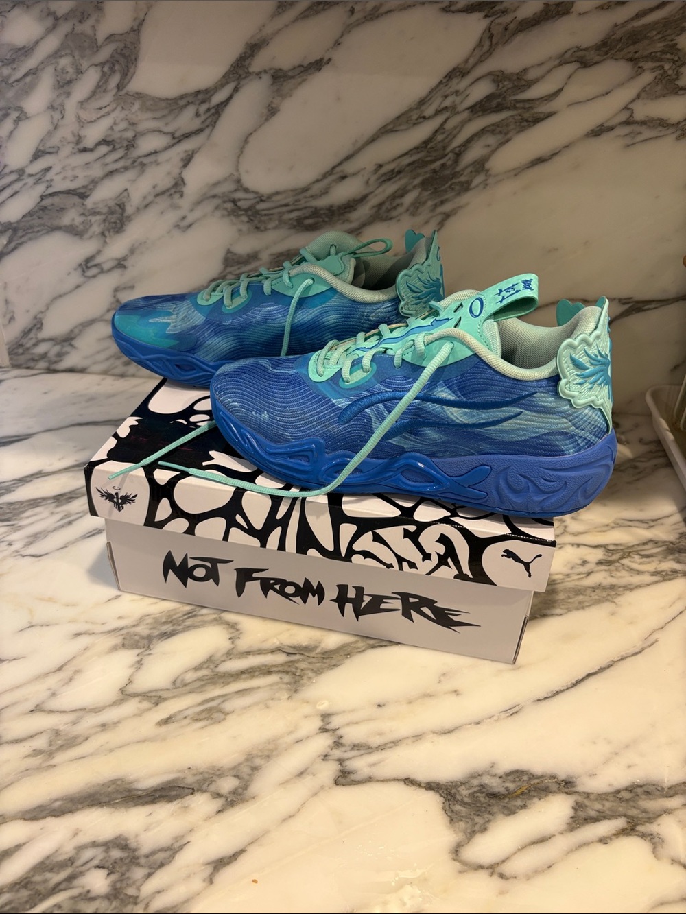 Puma Men’s ' Turquoise and Blue Wave Sneakers